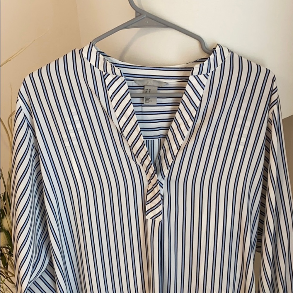 H&M Blouse - Picture 2 of 3